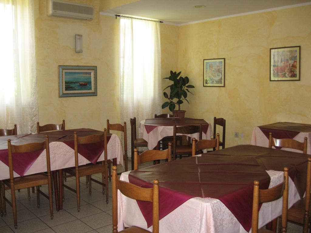 Hotel Eleonora Rimini Extérieur photo